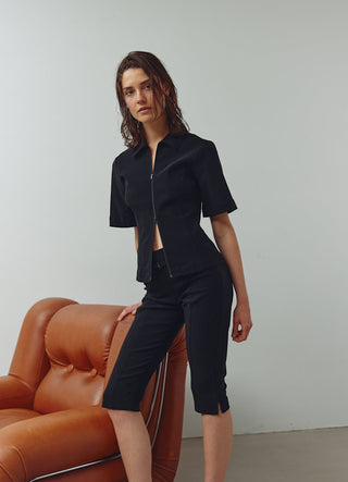 Black Capri pants *NEW*