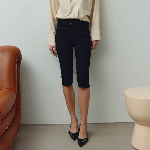 Black Capri pants *NEW*