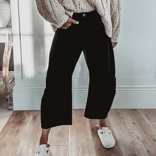 Black Barcelona barrel jeans *NEW*