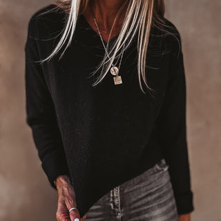 Livi v neck BLACK sweater *NEW*