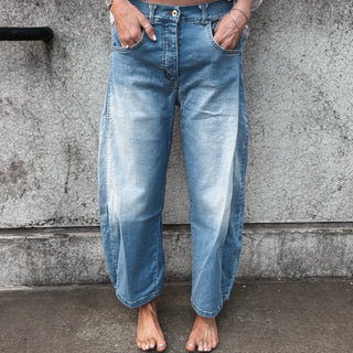 Light blue Boston barrel jeans *NEW*