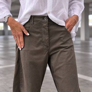Taupe Barcelona barrel jeans *NEW*