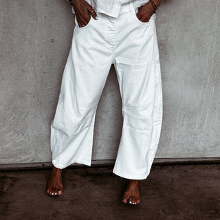 White Boston barrel jeans *NEW*