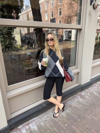 Black Capri pants *NEW*
