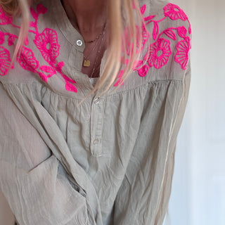 Crossville Neon pink Flowers blouse *NEW*