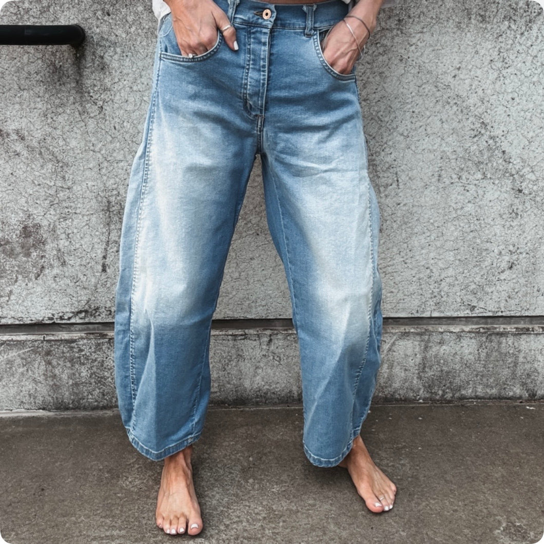 Light blue Boston barrel jeans *NEW*