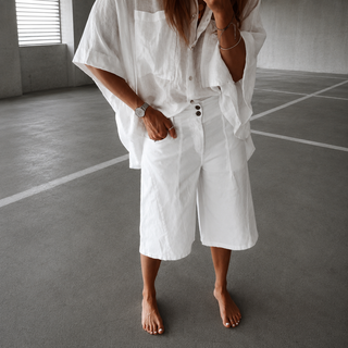White Bermuda shorts *NEW*