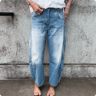 Light blue Boston barrel jeans *NEW*
