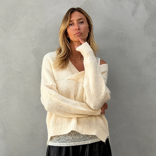 Vintage white Millie crossneck jumper *NEW*