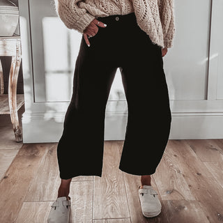 Black Barcelona barrel jeans *NEW*