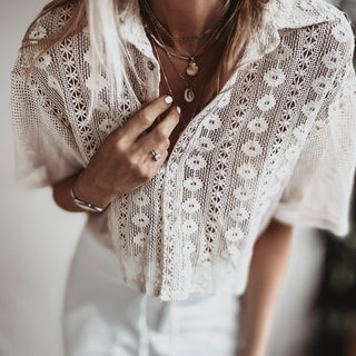 VINTAGE WHITE flower short sleeved blouse *NEW*