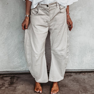 Beige Barcelona barrel jeans *NEW*