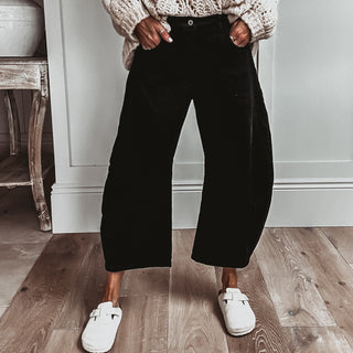 Black Barcelona barrel jeans *NEW*