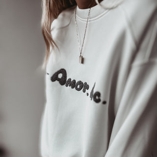 AMOR ETC white sweatshirt *NEW*