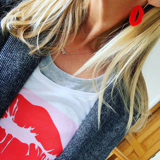 Red lip gold hoop earrings! 💋💋