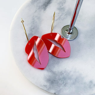 Red lip gold hoop earrings! 💋💋