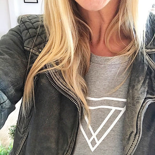White triangles on light grey sweat