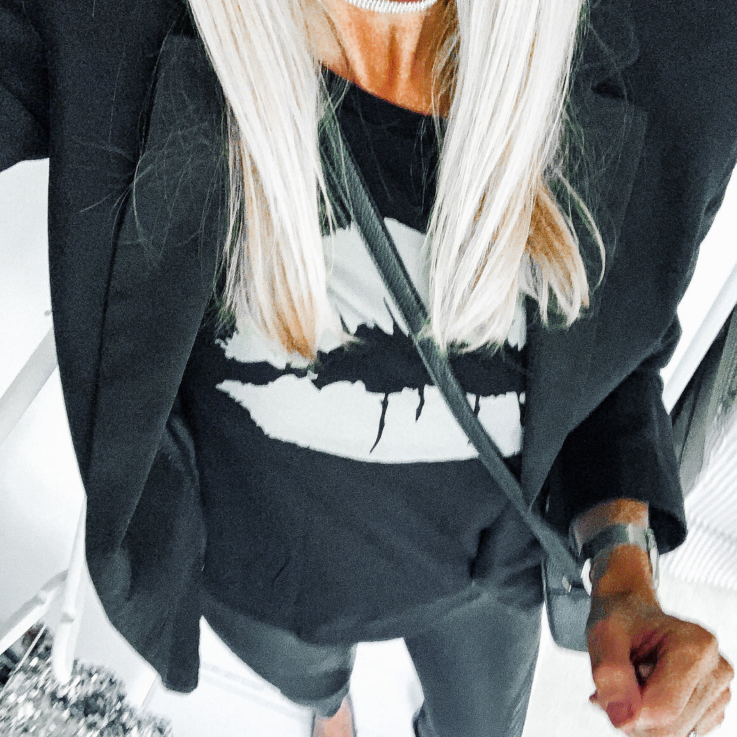 Grey lips black tee *now with added glitter!*