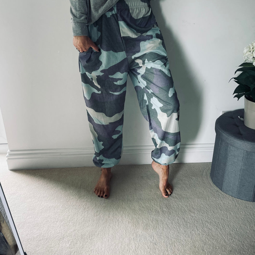 Camo joggers (uk 12-14)