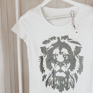 Grey lion on white tee