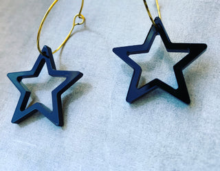 Black outline star hoop earrings