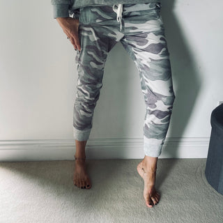 Pale slim fit Camo joggers (uk 10-12)