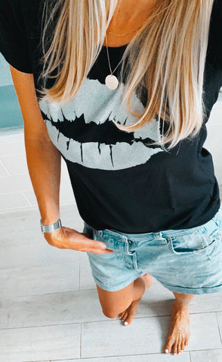 Grey lips black tee *now with added glitter!*