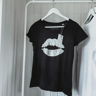 Grey lips black tee *now with added glitter!*