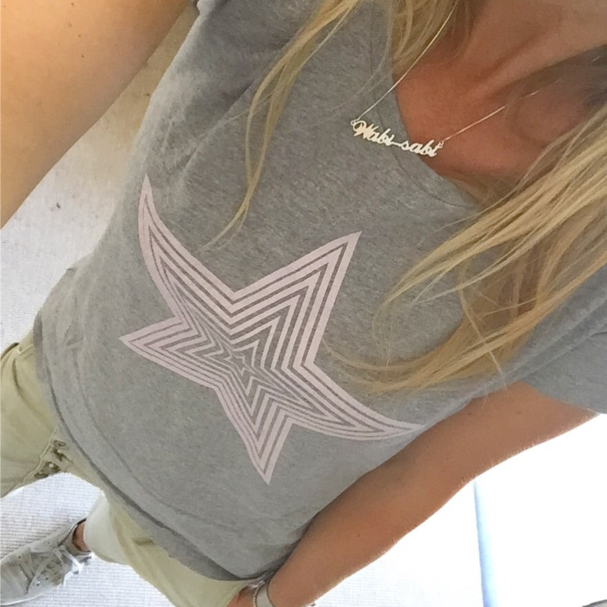 Pink star on grey tee (M)