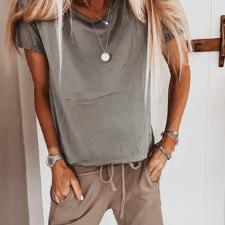 THE PERFECT LIGHT KHAKI TEE