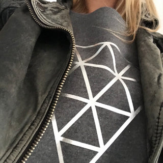 Silver pyramid on a dark grey sweat (M)