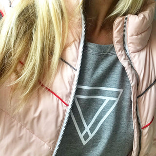 White triangles on light grey sweat
