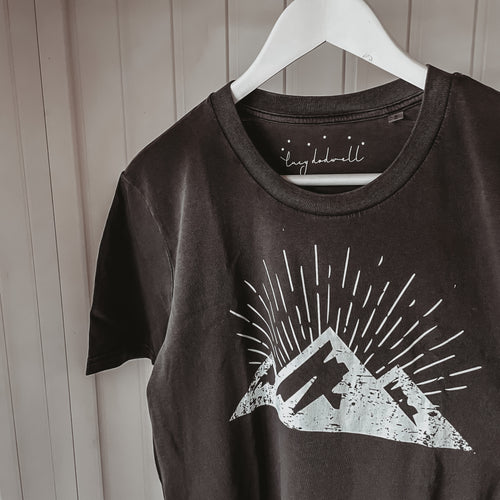 Mountains vintage black boyfriend tee