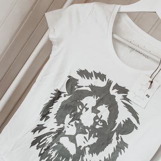 Grey lion on white tee