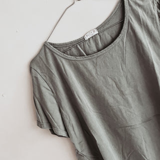 THE PERFECT LIGHT KHAKI TEE