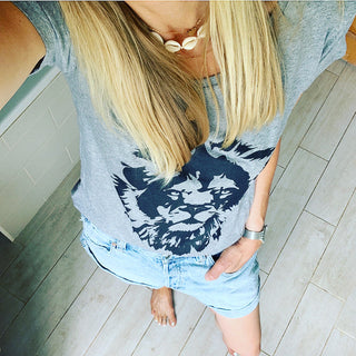 Black lion on grey tee *pre-loved*